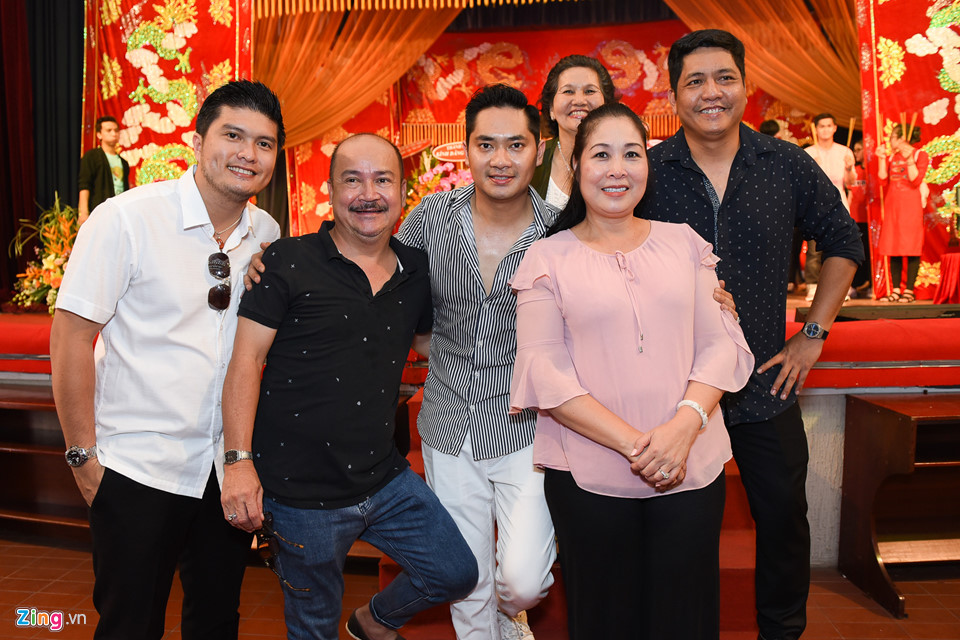 Mai Phương tươi tắn đi giỗ Tổ nghề ở sân khấu Hồng Vân-3