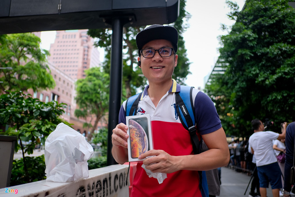 Apple Store thành chợ trời mua bán iPhone XS của người Việt-4