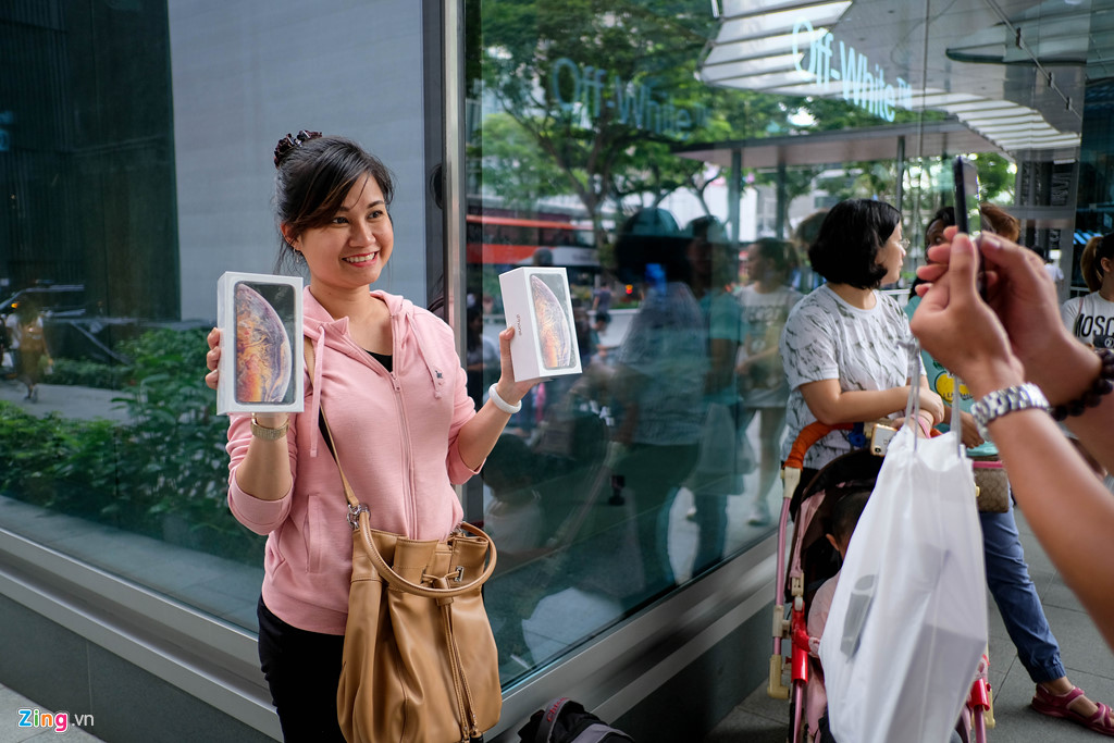 Apple Store thành chợ trời mua bán iPhone XS của người Việt-7