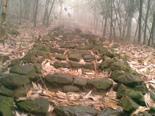 Kỳ lạ cuộc đời dị nhân canh mỏ vàng trên dãy Tản Viên-4