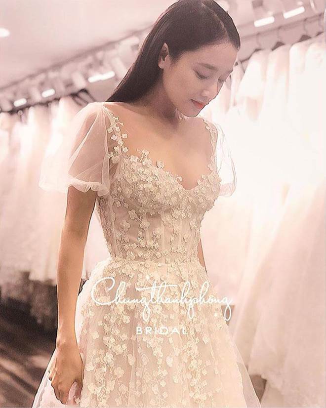 HOT: Nhã Phương sẽ mặc váy cưới xẻ đùi, che bụng khéo léo trong lễ cưới với Trường Giang-4