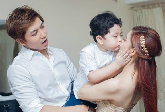 Sau ly hôn vẫn sống chung nhà, Tim và Trương Quỳnh Anh cùng nhau cúng Tổ nghề sân khấu-5