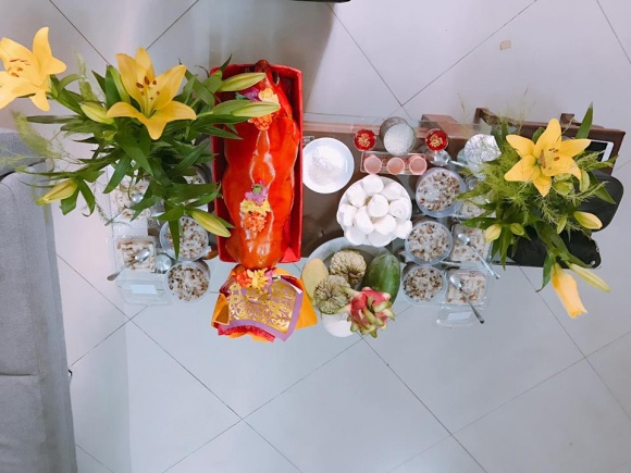 Sau ly hôn vẫn sống chung nhà, Tim và Trương Quỳnh Anh cùng nhau cúng Tổ nghề sân khấu-4