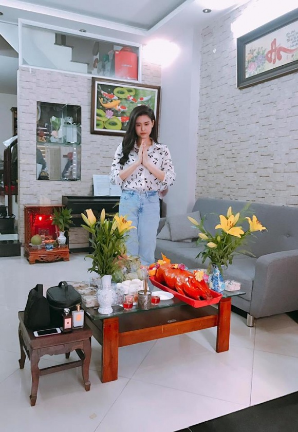 Sau ly hôn vẫn sống chung nhà, Tim và Trương Quỳnh Anh cùng nhau cúng Tổ nghề sân khấu-2