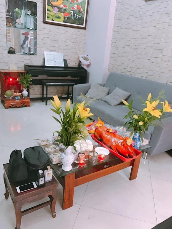 Sau ly hôn vẫn sống chung nhà, Tim và Trương Quỳnh Anh cùng nhau cúng Tổ nghề sân khấu-3