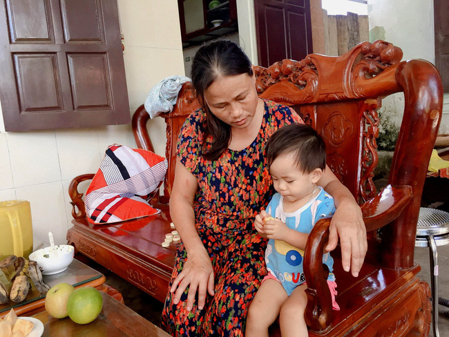 Vụ cả nhà nghi bị ngộ độc khi đi du lịch Đà Nẵng: Mấy đêm liền con út đều òa khóc đòi bú sữa mẹ, mỗi lần vậy tôi đều không cầm được nước mắt-5