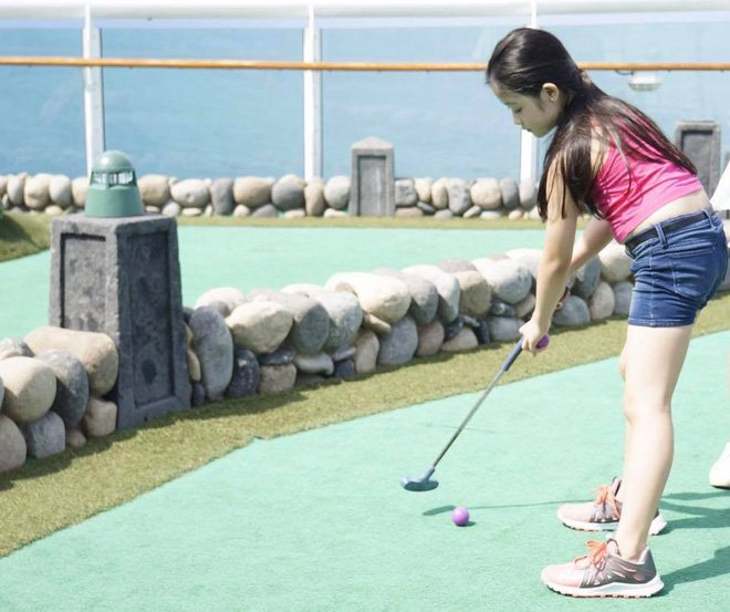 Cuộc sống sang chảnh của cô bé 10 tuổi gây sốt đêm chung kết Hoa hậu Việt Nam-11