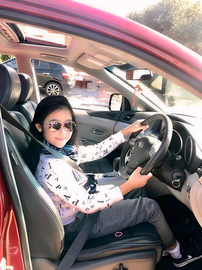 Cuộc sống sang chảnh của cô bé 10 tuổi gây sốt đêm chung kết Hoa hậu Việt Nam-8