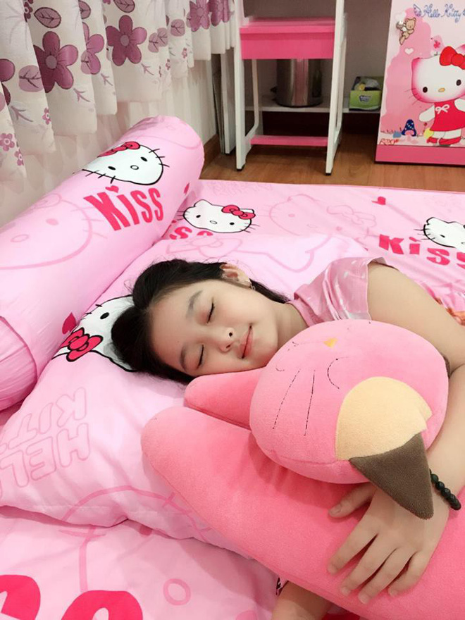 Cuộc sống sang chảnh của cô bé 10 tuổi gây sốt đêm chung kết Hoa hậu Việt Nam-10