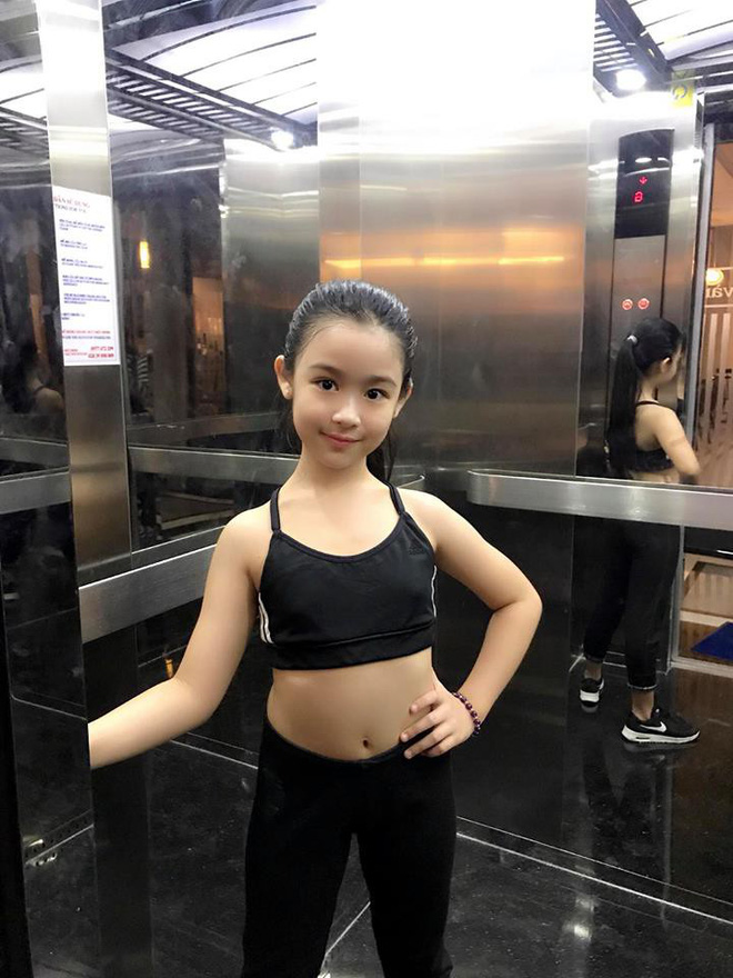 Cuộc sống sang chảnh của cô bé 10 tuổi gây sốt đêm chung kết Hoa hậu Việt Nam-14
