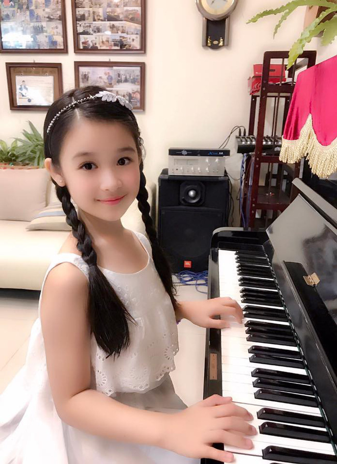 Cuộc sống sang chảnh của cô bé 10 tuổi gây sốt đêm chung kết Hoa hậu Việt Nam-13