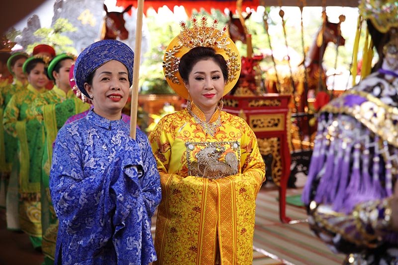 Sao Việt đổ về nhà thờ trăm tỷ của Hoài Linh ngày giỗ Tổ nghề-2