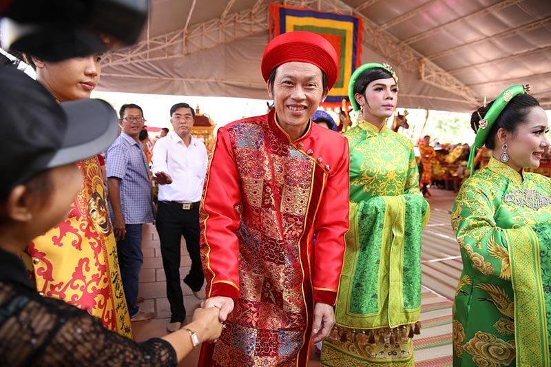 Sao Việt đổ về nhà thờ trăm tỷ của Hoài Linh ngày giỗ Tổ nghề-3