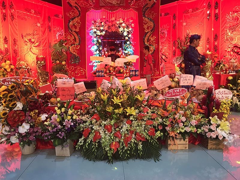 Sao Việt đổ về nhà thờ trăm tỷ của Hoài Linh ngày giỗ Tổ nghề-10