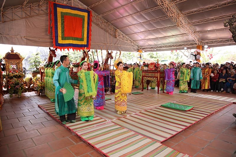 Sao Việt đổ về nhà thờ trăm tỷ của Hoài Linh ngày giỗ Tổ nghề-7