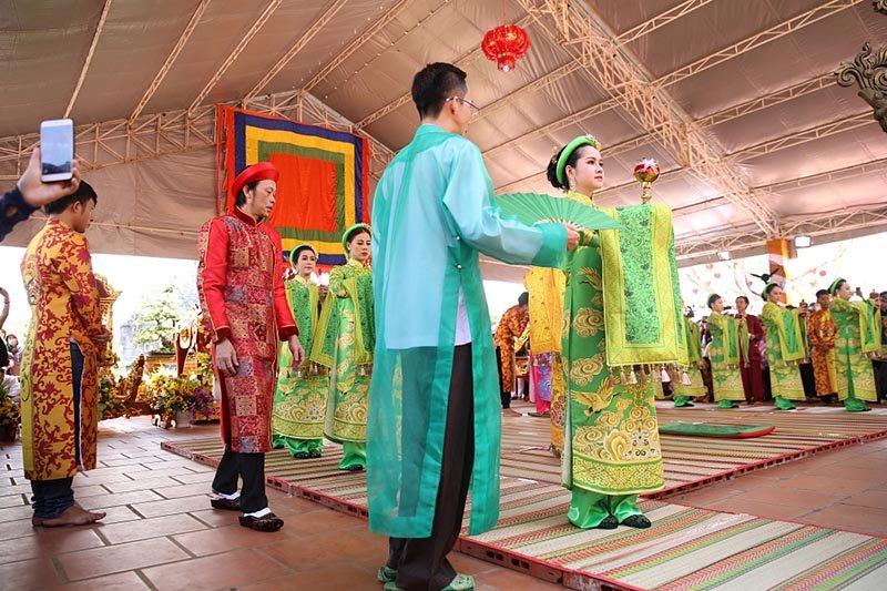 Sao Việt đổ về nhà thờ trăm tỷ của Hoài Linh ngày giỗ Tổ nghề-8