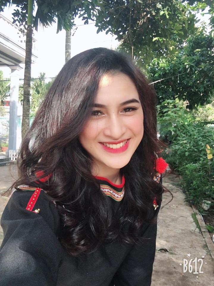 Thiếu nữ người Ê Đê bị nhầm là con lai vì vẻ ngoài xinh xắn cùng chiều cao 1m70-2