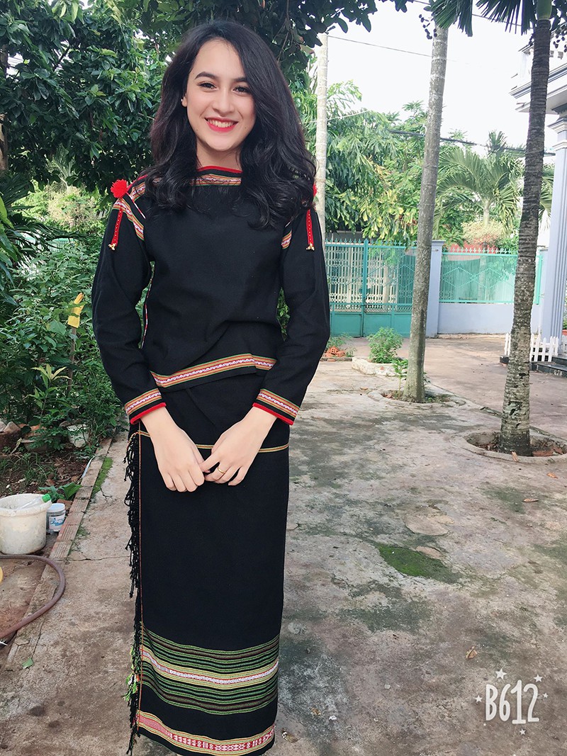 Thiếu nữ người Ê Đê bị nhầm là con lai vì vẻ ngoài xinh xắn cùng chiều cao 1m70-3