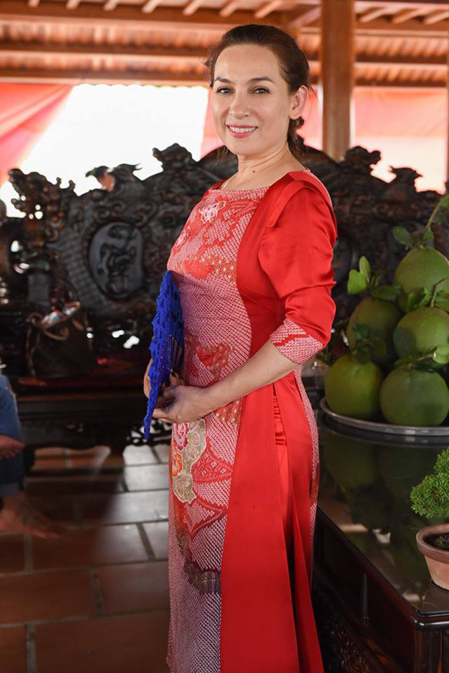 Hoài Linh chân trần, dầm mưa chống dột cho nhà thờ Tổ nghề trăm tỷ-19