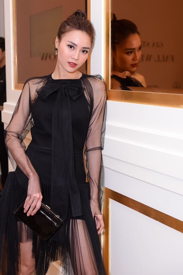 Nhan sắc cặp đại mỹ nhân Đặng Thu Thảo - Tăng Thanh Hà bất phân thắng bại khi lỡ đụng độ-16