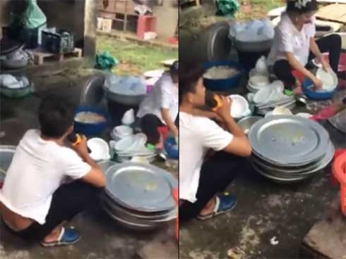 Cảm động chàng trai thương vợ rửa bát vất vả, vác nguyên dàn âm ly loa đài ra hát