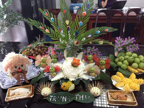 Chị em chia sẻ kinh nghiệm bày mâm cỗ Trung thu đủ màu sắc cho bé-1