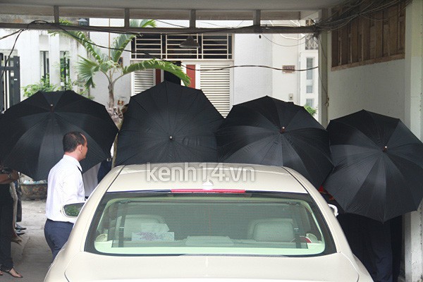 Những đám cưới được thắt chặt an ninh nhất Vbiz: bảo vệ phong tỏa mọi nơi, huy động cả ô đen để che chắn-3