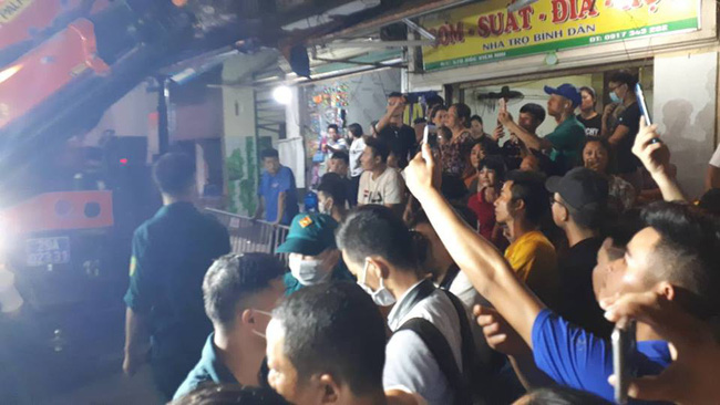 Đưa 2 thi thể trong vụ hỏa hoạn gần Bệnh viện Nhi Trung ương ra ngoài: không phải 1 người lớn và 1 trẻ con như tin đồn-3