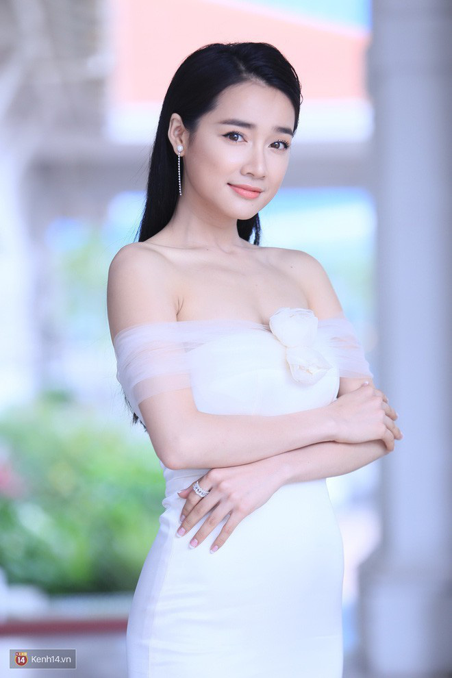 Đám cưới sắp cận kề rồi, Nhã Phương hãy cứ make up tự nhiên ngọt ngào chứ đừng son phấn quá đà như 3 lần này nhé-11