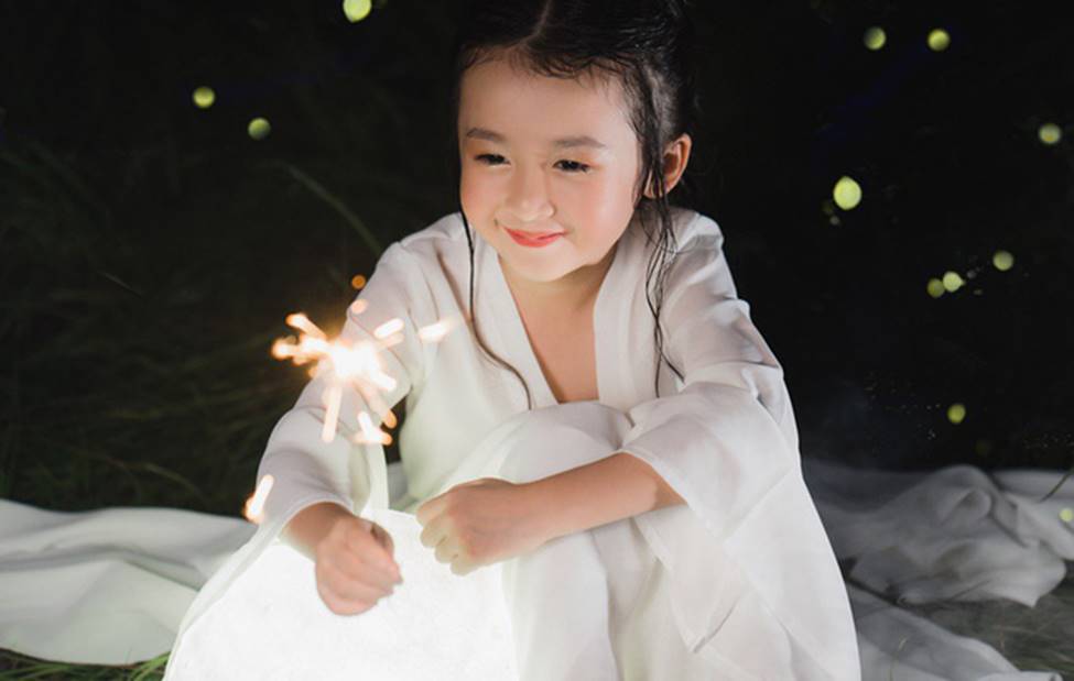 Trung thu, ngắm chị Hằng Nga phiên bản nhí đẹp như thần tiên giáng trần-19