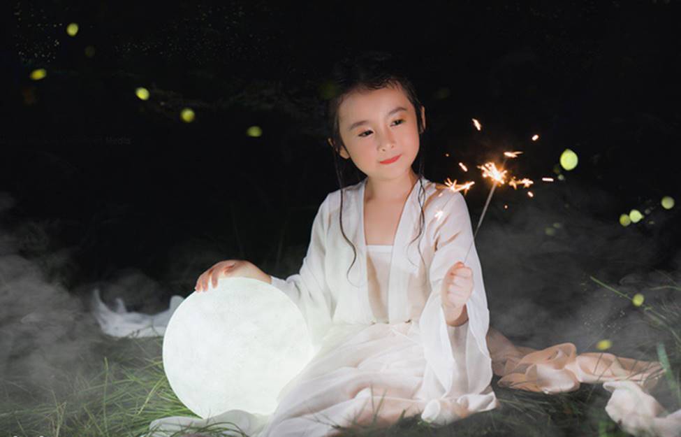Trung thu, ngắm chị Hằng Nga phiên bản nhí đẹp như thần tiên giáng trần-22