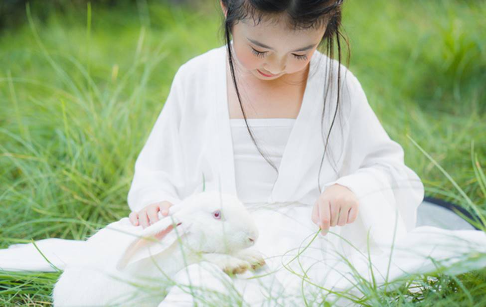 Trung thu, ngắm chị Hằng Nga phiên bản nhí đẹp như thần tiên giáng trần-10