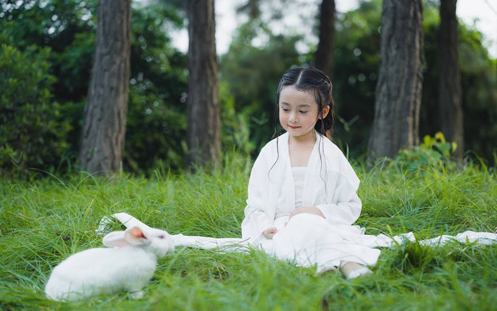 Trung thu, ngắm chị Hằng Nga phiên bản nhí đẹp như thần tiên giáng trần-5