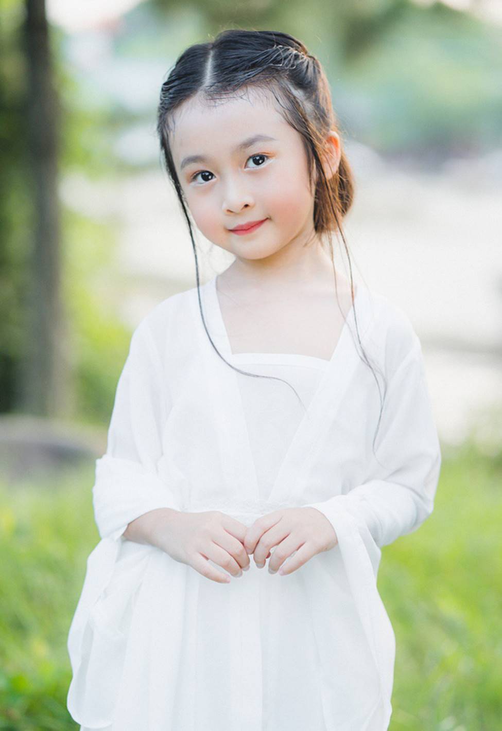 Trung thu, ngắm chị Hằng Nga phiên bản nhí đẹp như thần tiên giáng trần-7