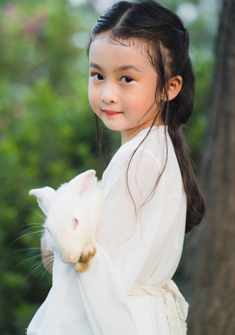 Trung thu, ngắm chị Hằng Nga phiên bản nhí đẹp như thần tiên giáng trần-2