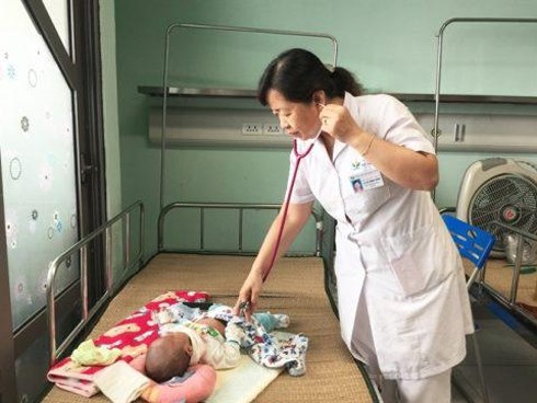 Nhiều trẻ nhập viện vì nhiễm virus lạ, không có thuốc điều trị, triệu chứng giống như cảm sốt