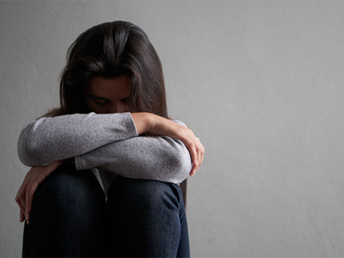 Mẹ chồng thẳng tay đánh cô bồ, mắng con trai mày là con tao nhưng mất dạy khi thấy con ngoại tình-4