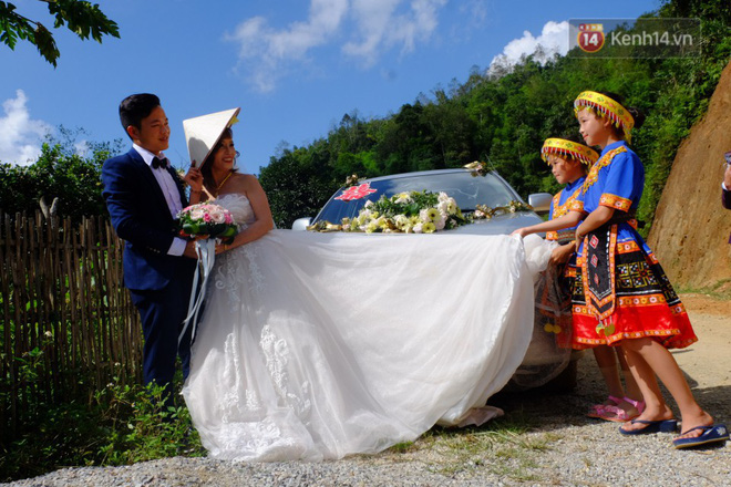 Sau đám cưới, cặp đôi vợ 62 tuổi chồng 26 tuổi ở Cao Bằng mời bạn bè đi bar để giải tỏa áp lực-3