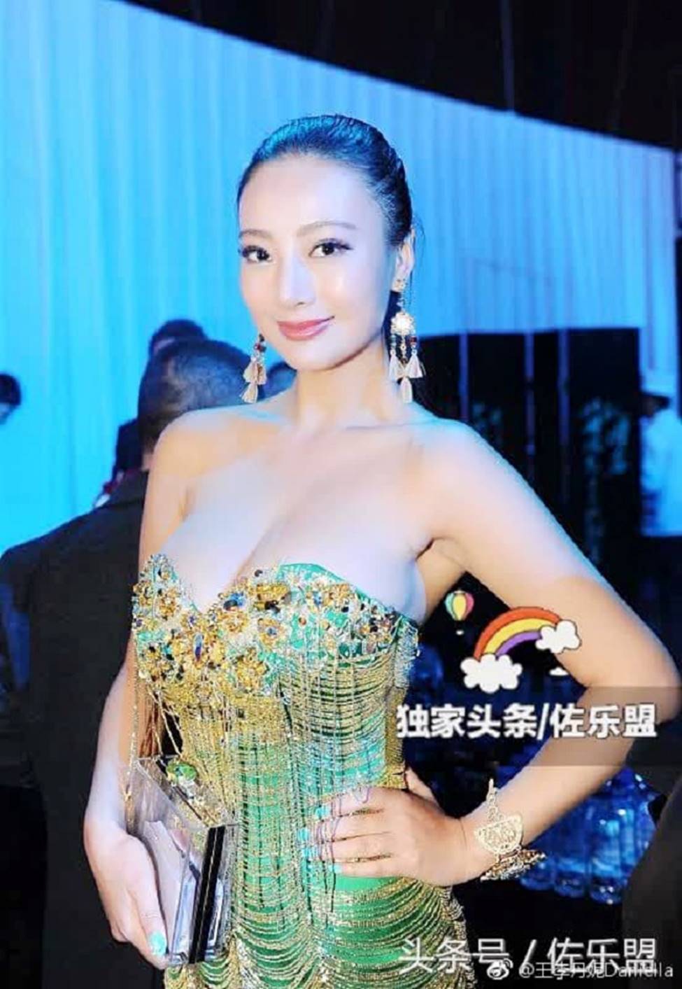 Đệ nhất mỹ nữ đường cong Mông Cổ gặp rắc rối vì vòng 1 cúp G-5