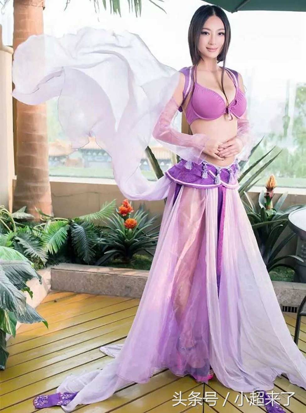 Đệ nhất mỹ nữ đường cong Mông Cổ gặp rắc rối vì vòng 1 cúp G-7