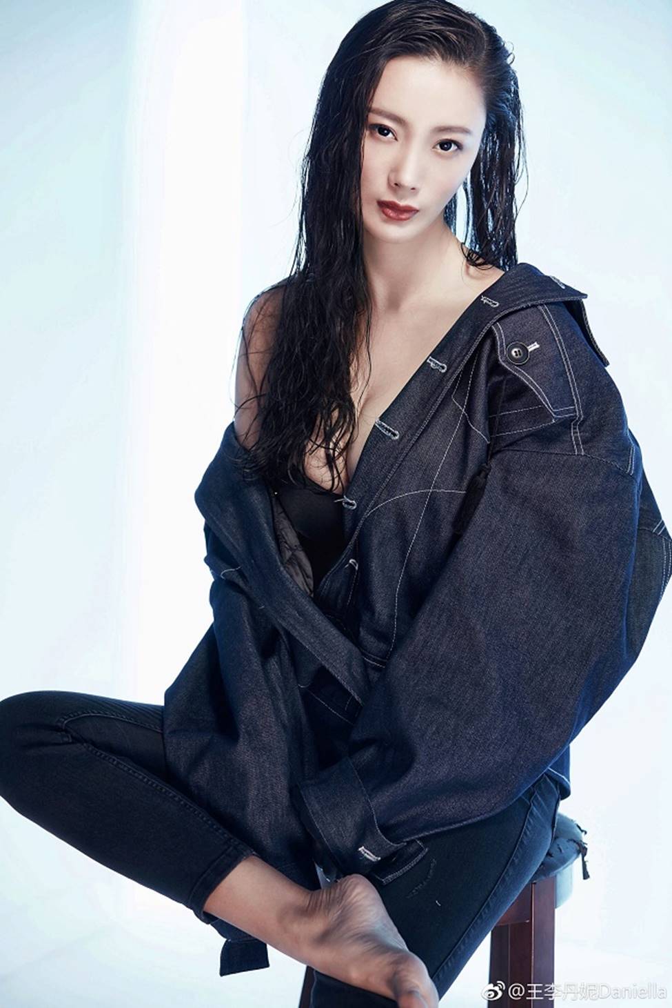 Đệ nhất mỹ nữ đường cong Mông Cổ gặp rắc rối vì vòng 1 cúp G-13