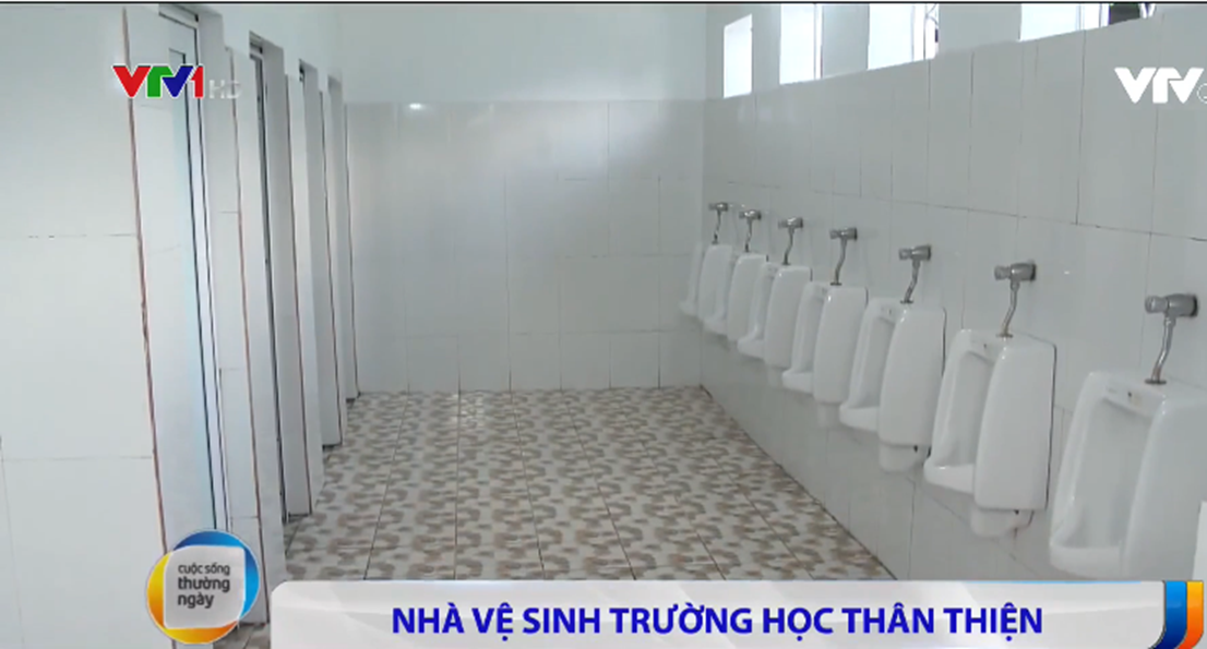 Nhà vệ sinh xịn như khách sạn 5 sao của học sinh Quảng Ninh: Bên ngoài là giàn hoa ngát hương, bước vào trong nhạc du dương tự động bật-3