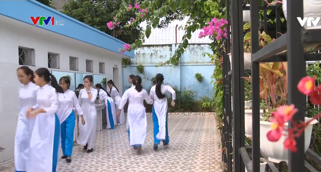 Nhà vệ sinh xịn như khách sạn 5 sao của học sinh Quảng Ninh: Bên ngoài là giàn hoa ngát hương, bước vào trong nhạc du dương tự động bật-5