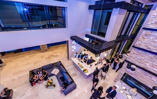 Bên trong những căn biệt thự triệu đô của sao Vbiz: Người dát vàng như cung điện, người tỷ mỉ bày trí từng món đồ kỳ công bắt mắt!-20