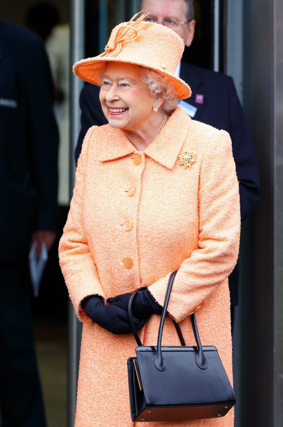 Ngoài gu diện đồ sặc sỡ, Nữ hoàng Anh còn có 5 bí mật làm nên phong cách thời trang không thể trộn lẫn-1