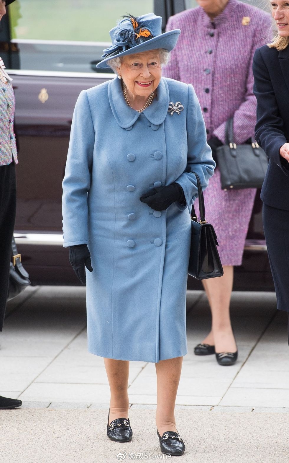 Ngoài gu diện đồ sặc sỡ, Nữ hoàng Anh còn có 5 bí mật làm nên phong cách thời trang không thể trộn lẫn-11