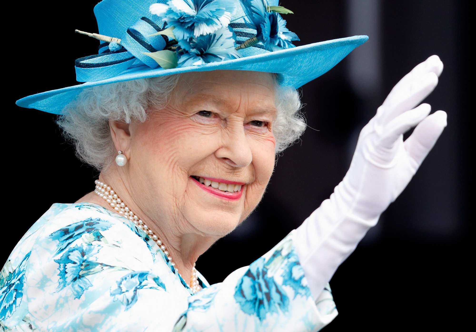 Ngoài gu diện đồ sặc sỡ, Nữ hoàng Anh còn có 5 bí mật làm nên phong cách thời trang không thể trộn lẫn-15