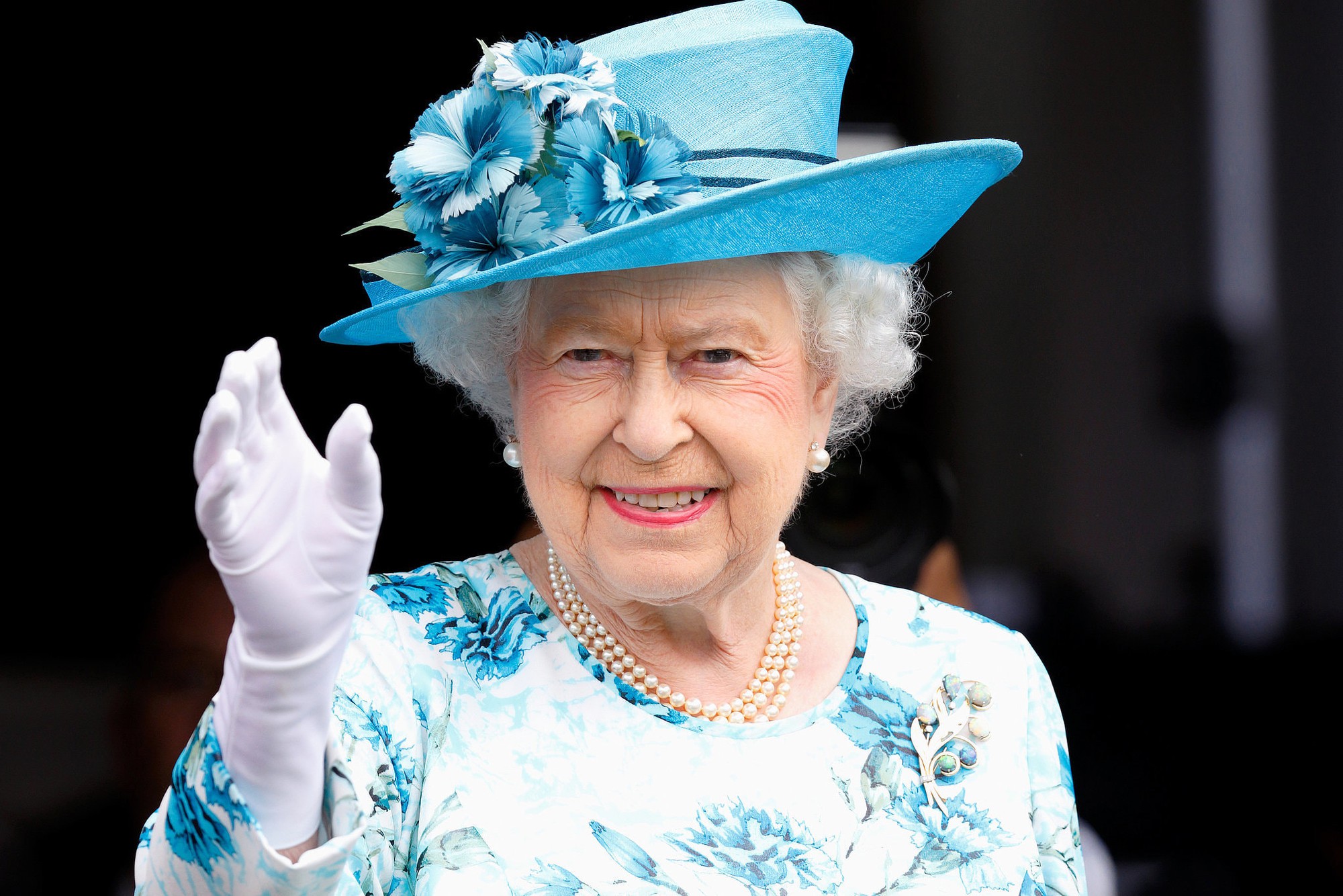 Ngoài gu diện đồ sặc sỡ, Nữ hoàng Anh còn có 5 bí mật làm nên phong cách thời trang không thể trộn lẫn-7