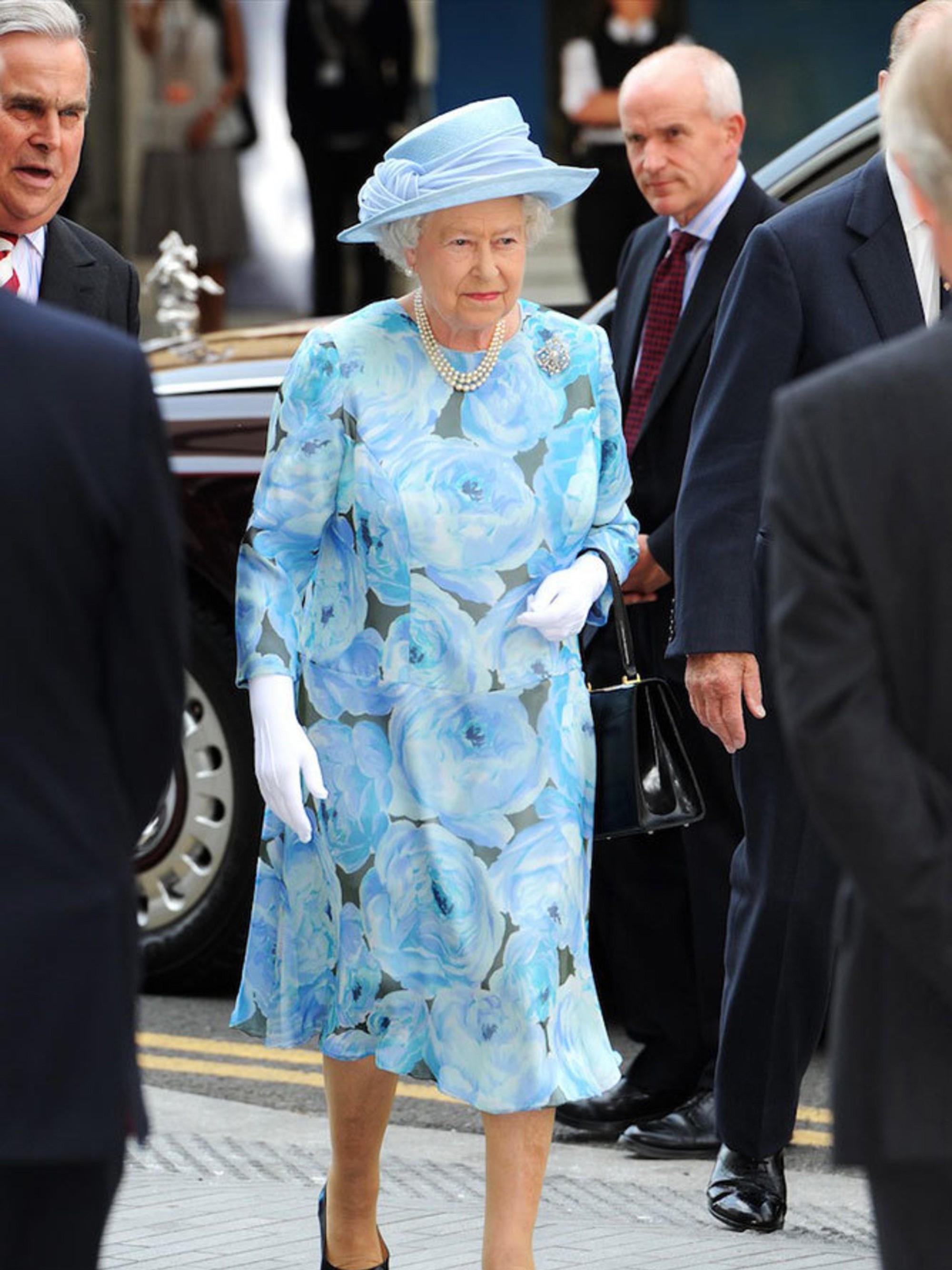 Ngoài gu diện đồ sặc sỡ, Nữ hoàng Anh còn có 5 bí mật làm nên phong cách thời trang không thể trộn lẫn-9