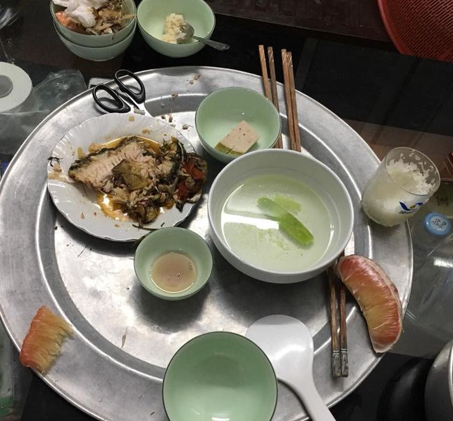 Ngán ngẩm với mâm cơm nhà chồng phần cho nàng dâu đi làm về muộn, chẳng trách chị em ngày càng sợ kết hôn-2